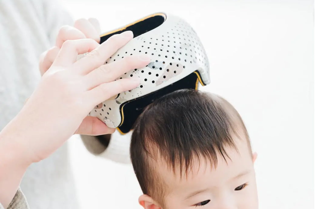 ベビーバンドを装着する様子